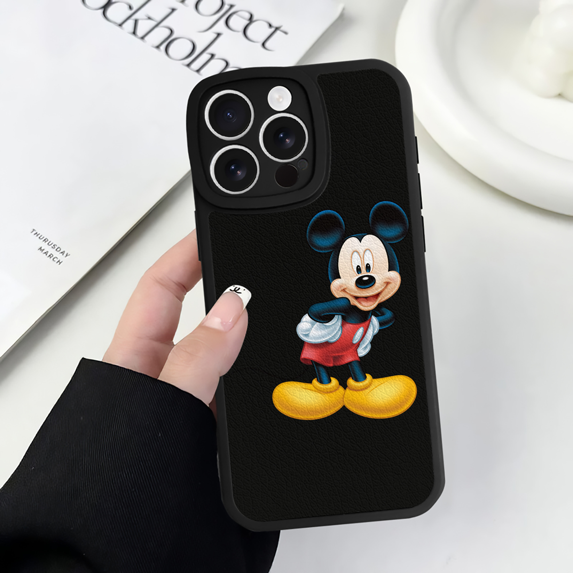 （画像用） ミッキーマウス Mickey Mouse 【iPhone 16シリーズ対応】シリコンスマホケース（レザー調） 材質：シリコン